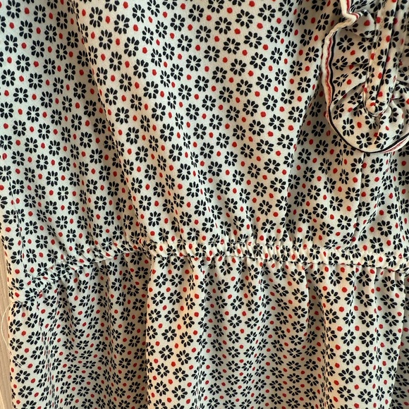 Max Studio Black and White Geometric Long Sleeve Dress - Picture 6 of 7